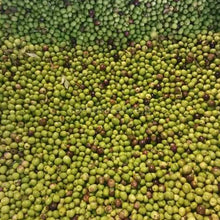 Carica l'immagine nel visualizzatore di Gallery, prima fase della macinazione delle olive